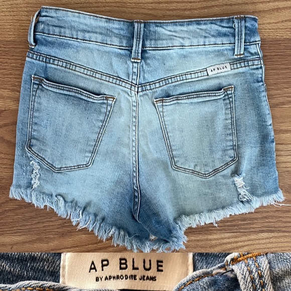 AP BLUE by APHRODITE JEANS Distressed Denim CUTOFF Jean SHORTS Size 26 Waist - Picture 9 of 9